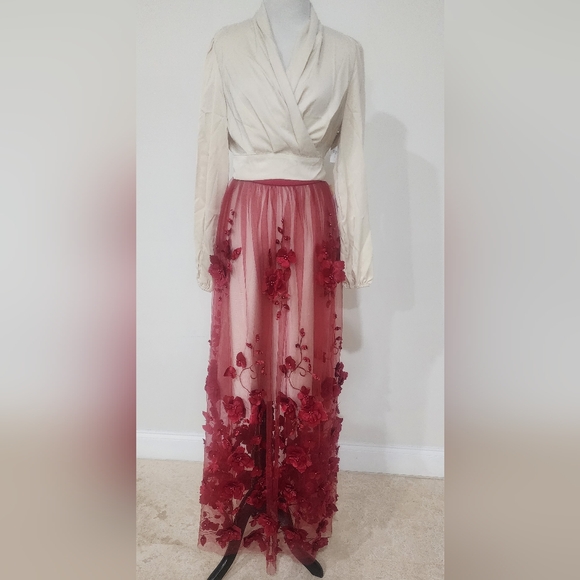 Elegant Red Floral Embroidered Skirt - Picture 2 of 12
